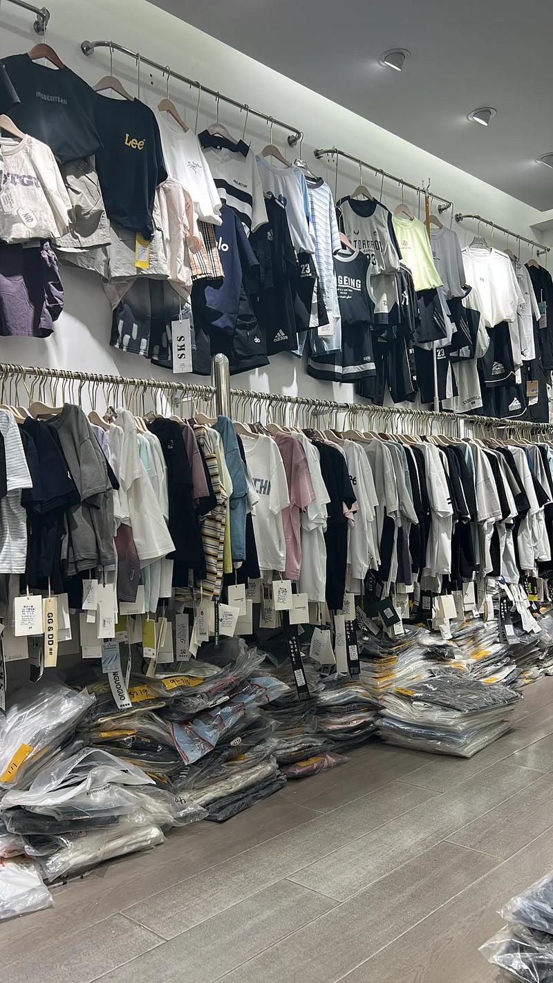 鞋帽零售人的进销账本 在微利中坚守，在潮流中前行