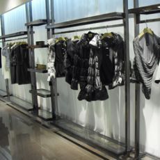 专业品质，匠心制造——东莞市东城浚朗工艺制品厂，一站式鞋帽零售展示解决方案专家